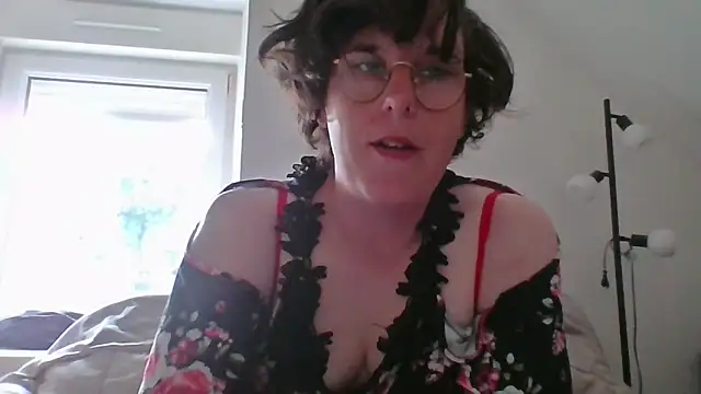 OIseauNoir88 online show from May 2026 07:35:01 AM