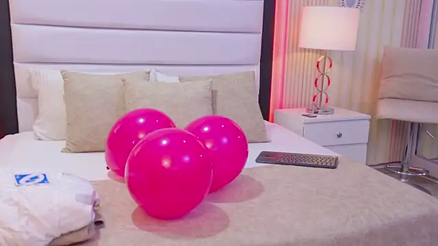 Snapshot of CristalAndDeimon chatting on February 2026 08:33:01 AM CristalAndDeimon online show from February 2026 08:33:01 AM