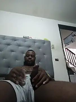 Snapshot of Tuverdugo12 chatting on February 2026 06:00:02 PM Tuverdugo12 online show from February 2026 06:00:02 PM