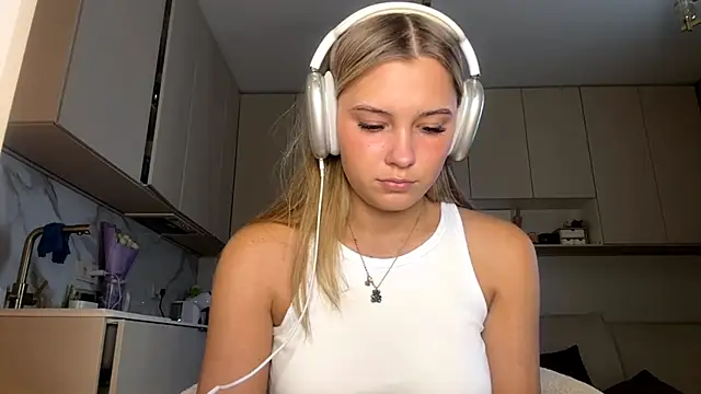 Snapshot of SeveralDip chatting on February 2026 12:26:01 PM SeveralDip online show from February 2026 12:26:01 PM