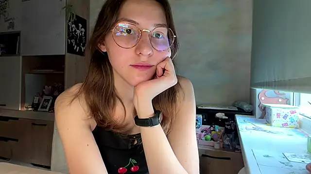 Snapshot of Miaaa_Moon chatting on April 2026 02:50:01 PM Miaaa Moon online show from April 2026 02:50:01 PM