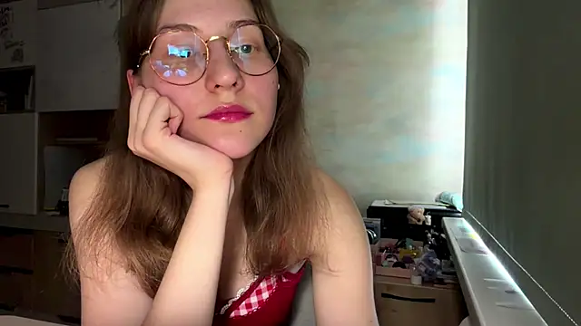 Snapshot of Miaaa_Moon chatting on April 2026 12:11:02 PM Miaaa Moon online show from April 2026 12:11:02 PM