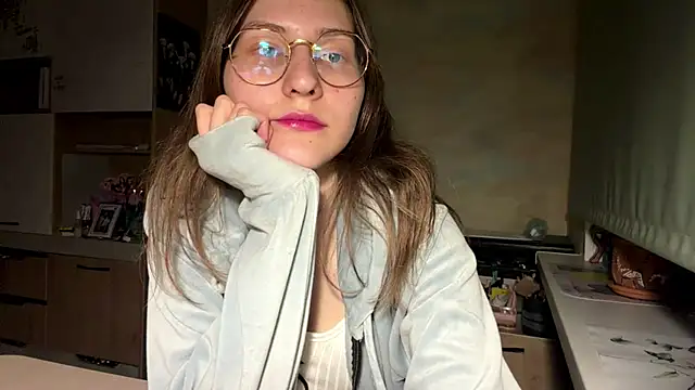 Snapshot of Miaaa_Moon chatting on April 2026 05:30:01 PM Miaaa Moon online show from April 2026 05:30:01 PM
