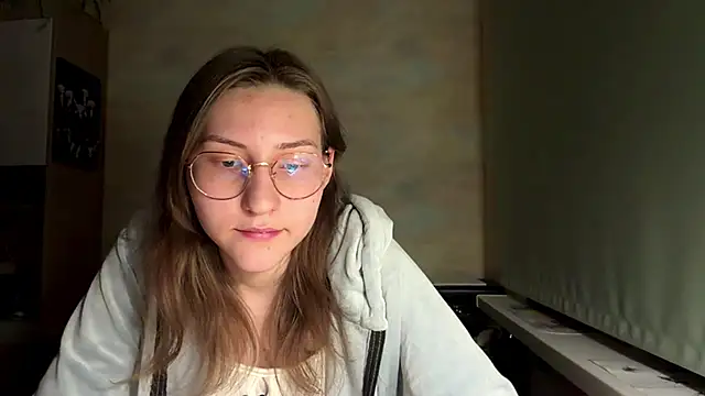 Snapshot of Miaaa_Moon chatting on May 2026 05:32:01 PM Miaaa Moon online show from May 2026 05:32:01 PM