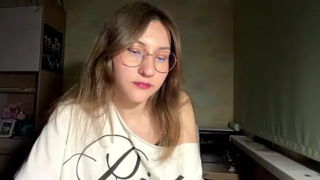 Snapshot of Miaaa_Moon chatting on May 2026 07:10:02 PM Miaaa Moon online show from May 2026 07:10:02 PM