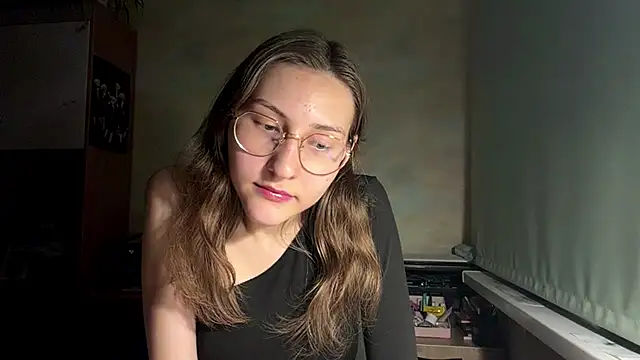 Snapshot of Miaaa_Moon chatting on May 2026 06:38:02 PM Miaaa Moon online show from May 2026 06:38:02 PM