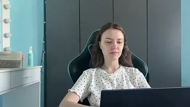 Snapshot of AndreeMerryman chatting on February 2026 01:02:02 AM AndreeMerryman online show from February 2026 01:02:02 AM