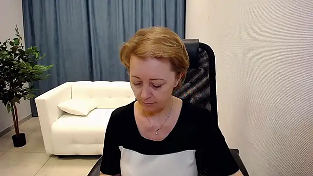 MONA W online show from May 2026 10:45:01 AM
