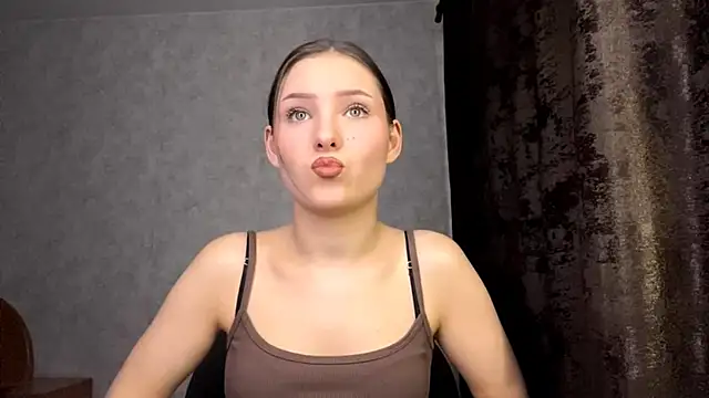 Snapshot of FoxieFlare chatting on February 2026 12:04:02 AM FoxieFlare online show from February 2026 12:04:02 AM