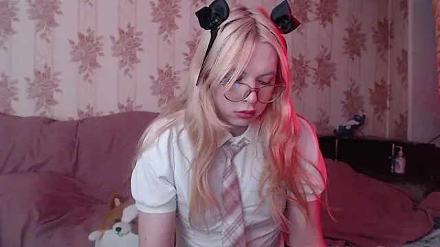 Snapshot of Cutie_Bambi chatting on February 2026 12:20:02 PM Cutie Bambi online show from February 2026 12:20:02 PM