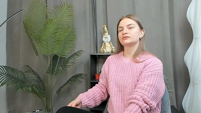 Snapshot of PhoebeTomerlin chatting on February 2026 09:08:01 AM PhoebeTomerlin online show from February 2026 09:08:01 AM