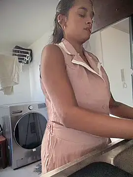 Snapshot of LunaHeat chatting on February 2026 05:09:02 PM LunaHeat online show from February 2026 05:09:02 PM