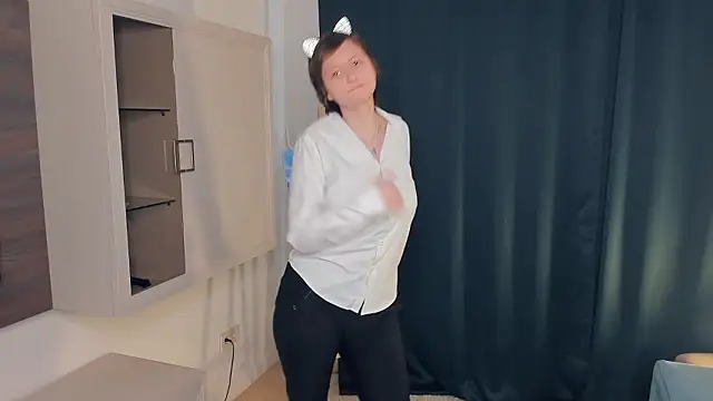 CarenSamele online show from February 2026 08:30:01 AM