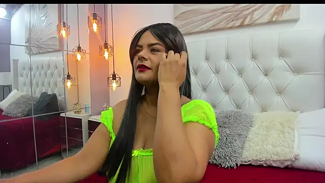 Snapshot of Bella_klum chatting on February 2026 11:47:02 PM Bella klum online show from February 2026 11:47:02 PM