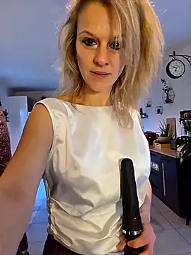 Snapshot of Couple-Kiwii-Orchidee-Boy chatting on February 2026 02:31:01 PM Couple-Kiwii-Orchidee-Boy online show from February 2026 02:31:01 PM