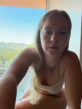 Snapshot of Ellie-rosee chatting on June 2026 06:40:01 AM Ellie-rosee online show from June 2026 06:40:01 AM