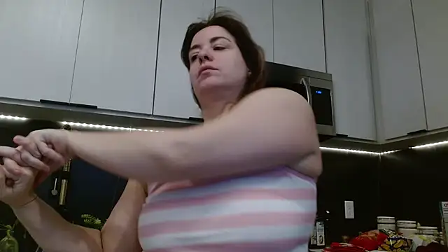 Snapshot of HazelSkyesChat chatting on February 2026 05:31:01 PM HazelSkyesChat online show from February 2026 05:31:01 PM