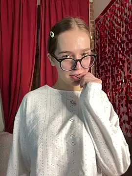 Snapshot of MyKittySayMeow chatting on February 2026 08:49:02 PM MyKittySayMeow online show from February 2026 08:49:02 PM