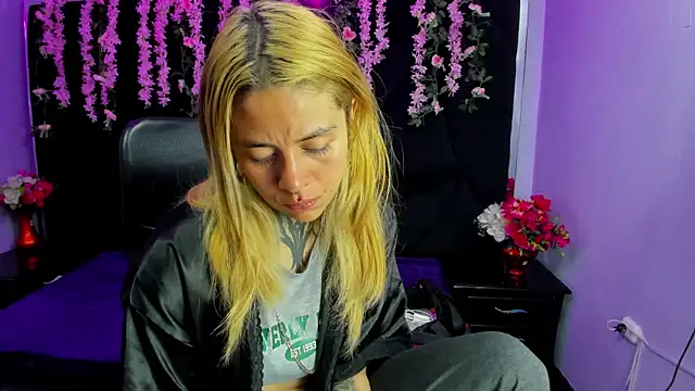 Snapshot of Dakota_Angell_ chatting on February 2026 03:14:02 AM Dakota Angell online show from February 2026 03:14:02 AM