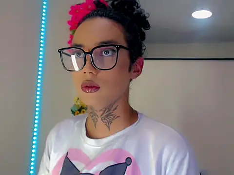 Darianna Atehortua online show from April 2026 09:30:02 PM