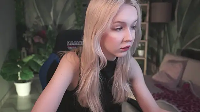 Snapshot of MaoqiBeverly chatting on February 2026 05:53:01 PM MaoqiBeverly online show from February 2026 05:53:01 PM