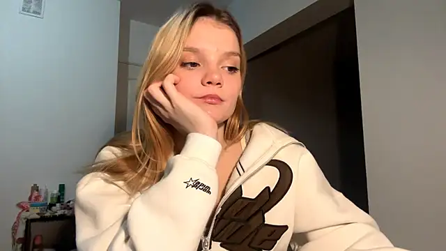 Snapshot of Tiffany_Muse chatting on February 2026 11:00:01 PM Tiffany Muse online show from February 2026 11:00:01 PM