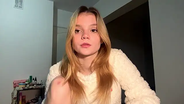 Snapshot of Tiffany_Muse chatting on February 2026 11:01:02 PM Tiffany Muse online show from February 2026 11:01:02 PM