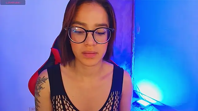 Zoe-Walzer online show from April 2026 04:23:02 PM