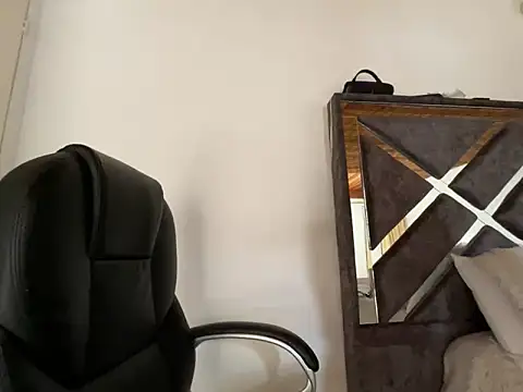 Snapshot of alison_parkerr26 chatting on February 2026 06:03:01 PM alison parkerr26 online show from February 2026 06:03:01 PM