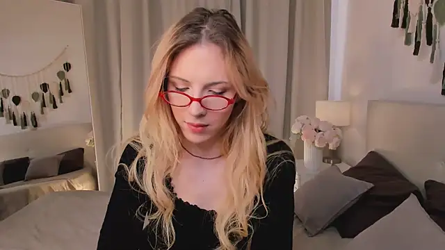 Tiffany  King online show from May 2026 05:56:01 AM