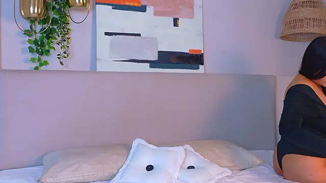 Snapshot of VioletBloomm chatting on February 2026 11:59:01 AM VioletBloomm online show from February 2026 11:59:01 AM