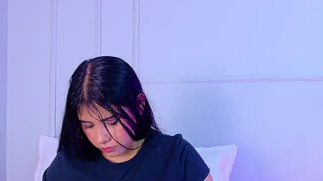 VioletBloomm online show from May 2026 12:26:02 PM