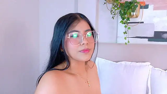 VioletBloomm online show from May 2026 11:17:01 AM