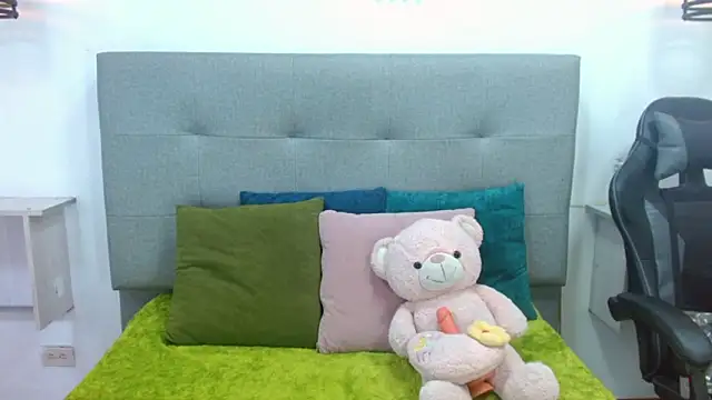 Snapshot of Sophia_Valentina chatting on March 2026 04:06:01 AM Sophia Valentina online show from March 2026 04:06:01 AM