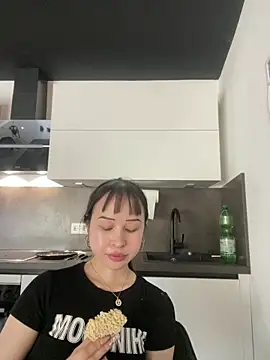 Just-Lilly online show from May 2026 04:35:02 PM
