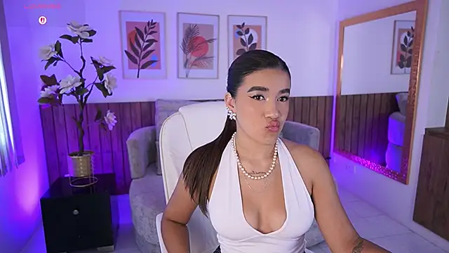 IvyGrabes online show from April 2026 07:06:01 PM