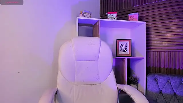 Snapshot of CarolineFyre chatting on February 2026 01:58:01 PM CarolineFyre online show from February 2026 01:58:01 PM