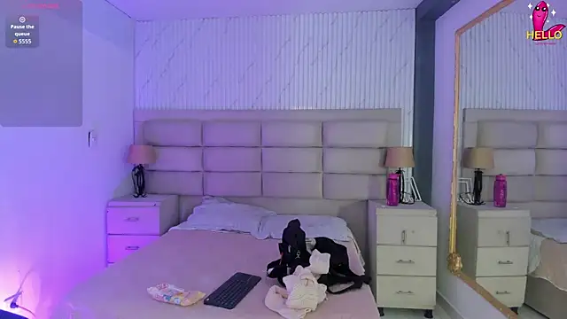 CarolineFyre online show from April 2026 12:43:01 PM