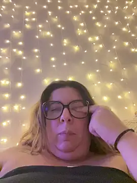 JasmineGlow7 online show from April 2026 10:33:01 PM