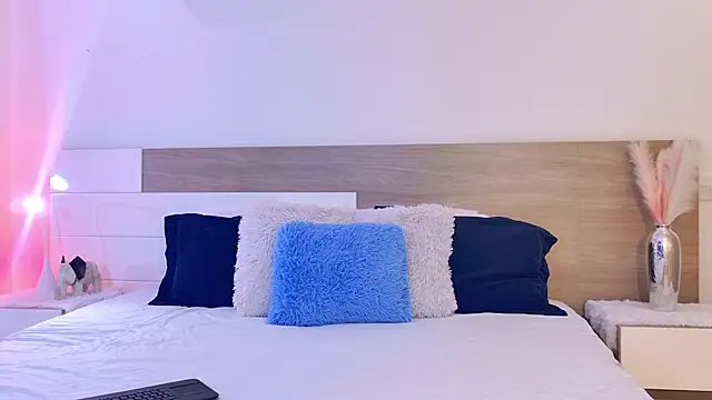 Snapshot of SaraLacrof chatting on February 2026 11:50:01 AM SaraLacrof online show from February 2026 11:50:01 AM