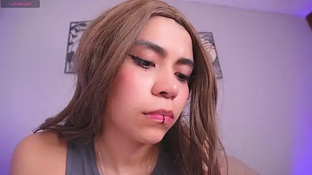 Snapshot of loveegirll1 chatting on April 2026 04:28:02 AM loveegirll1 online show from April 2026 04:28:02 AM