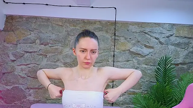 Snapshot of KristineValbuena chatting on February 2026 03:22:01 AM KristineValbuena online show from February 2026 03:22:01 AM