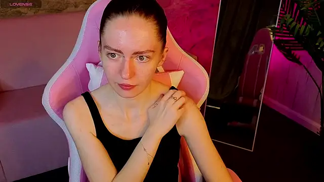 Snapshot of KristineValbuena chatting on February 2026 01:10:02 AM KristineValbuena online show from February 2026 01:10:02 AM