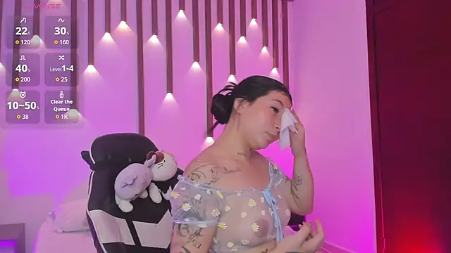 charlottee27  online show from May 2026 01:58:02 AM