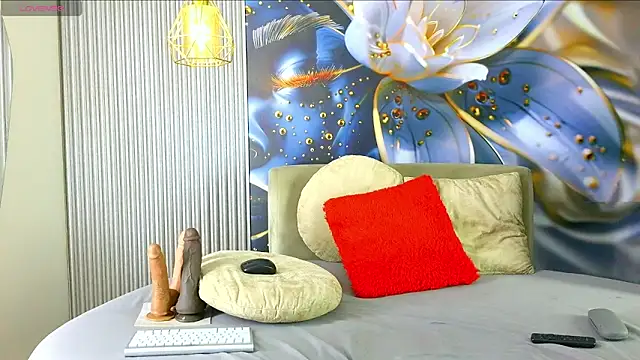 nylaroyale cr online show from June 2026 08:21:01 PM