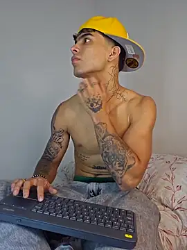 miguel aguirre  online show from April 2026 11:02:01 PM