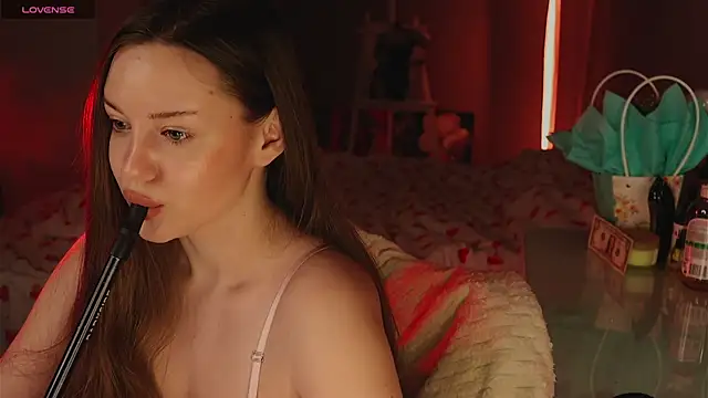 Alisia here online show from April 2026 09:48:01 PM