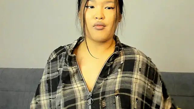 luna yum online show from February 2026 06:12:02 PM