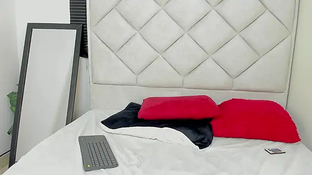 Snapshot of Layla_Charlotte chatting on February 2026 02:53:01 AM Layla Charlotte online show from February 2026 02:53:01 AM