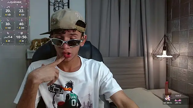 JDWhite18 online show from July 2026 07:45:01 PM